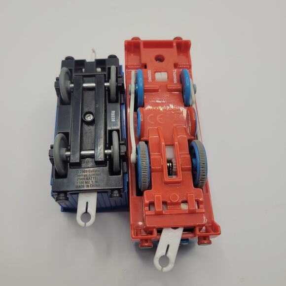 Thomas Blue Gullane Mattel Motorized Engine No.1 & Box Car 2009 Work Great - Picture 4 of 5